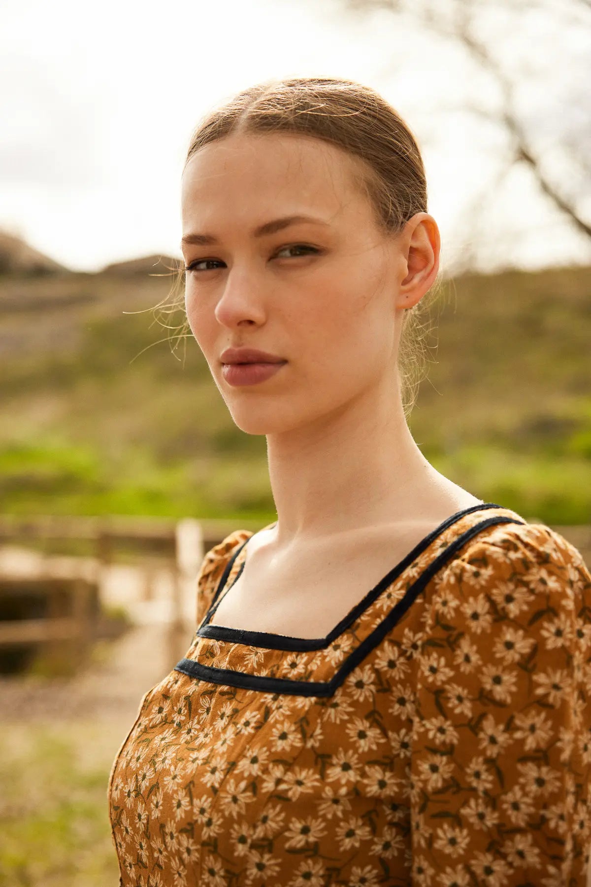 Top Fortunata flores mostaza